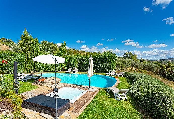 Private pool, jacuzzi, terrace, and garden . - Villa Casale Silvia . (Photo Gallery) }}