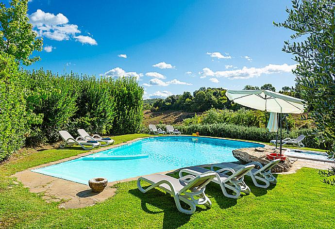 Private pool, jacuzzi, terrace, and garden . - Villa Casale Silvia . (Photo Gallery) }}