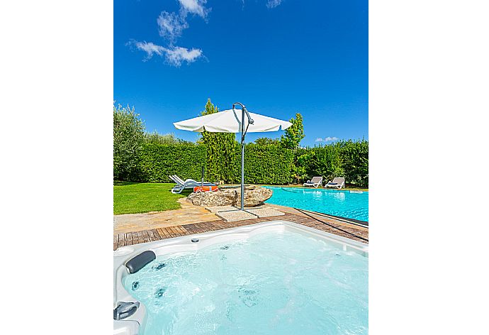 Private pool, jacuzzi, terrace, and garden . - Villa Casale Silvia . (Photo Gallery) }}