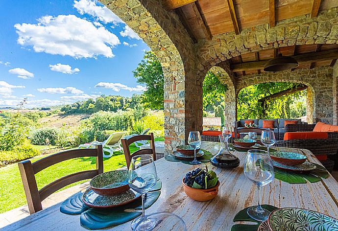 Sheltered terrace area . - Villa Casale Silvia . (Галерея фотографий) }}