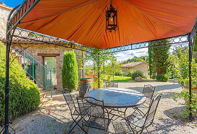 Garden area . - Villa Casale Silvia . (Galerie de photos) }}