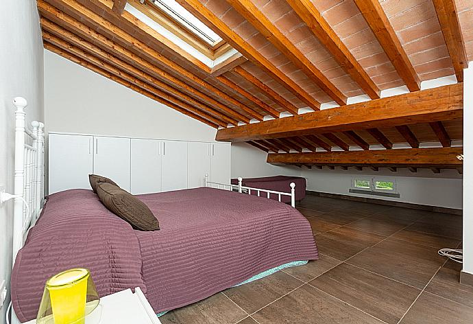 Double bedroom . - Villa Moderna . (Photo Gallery) }}