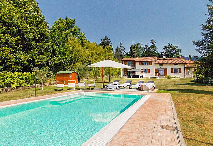 ,Beautiful villa with private pool, terrace, and lawn . - Villa Moderna . (Galería de imágenes) }}
