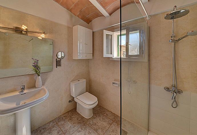 Family bathroom with shower . - Villa Daniel . (Photo Gallery) }}