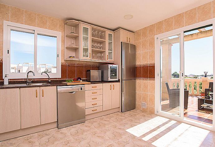 Equipped kitchen . - Villa Alicia . (Fotogalerie) }}