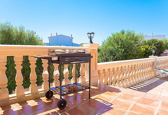 Balcony area with BBQ . - Villa Alicia . (Галерея фотографий) }}