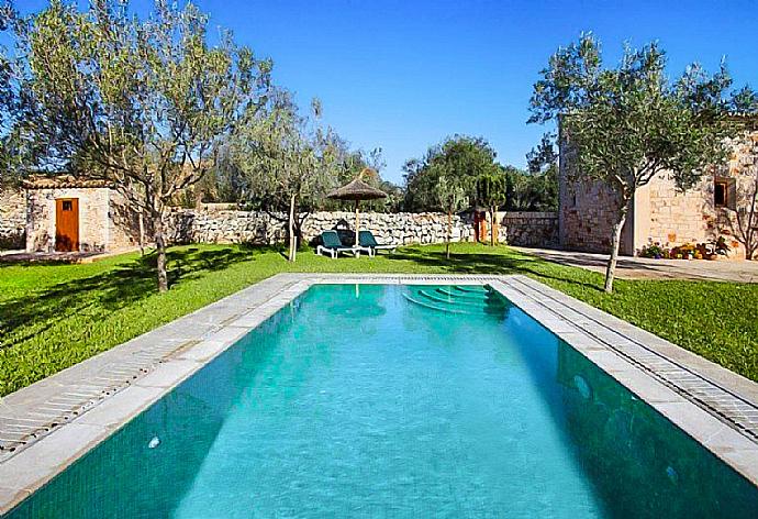 Beautiful villa with private pool, terrace, and garden . - Villa Son Amer . (Galerie de photos) }}