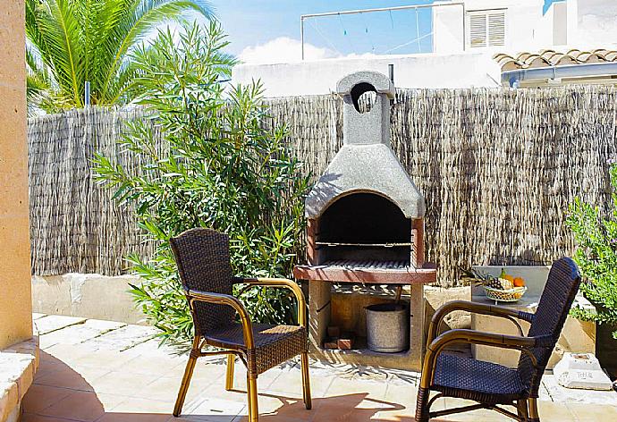 Terrace area with BBQ . - Villa Cubells . (Galleria fotografica) }}