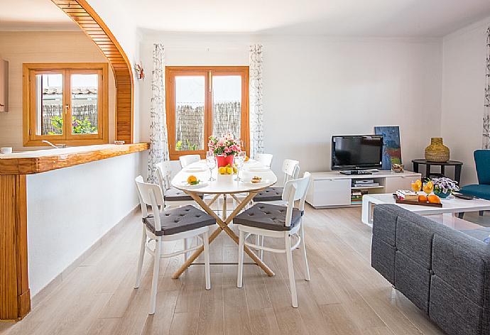 Open-plan living room with sofas, dining area, kitchen,  WiFi internet, and satellite TV . - Villa Cubells . (Galleria fotografica) }}