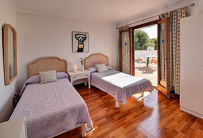 Twin bedroom with balcony access . - Villa Marta . (Photo Gallery) }}