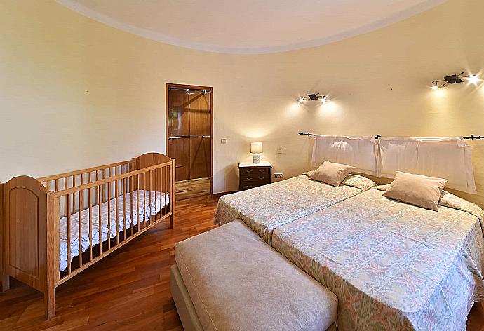 Twin bedroom  . - Villa Marta . (Galería de imágenes) }}