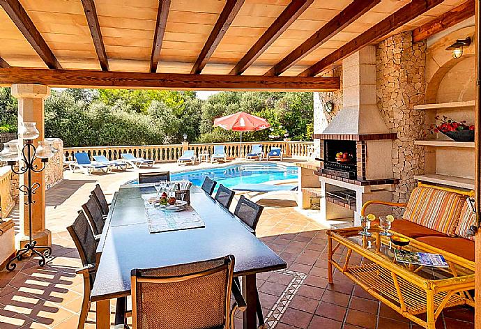 Sheltered terrace area with BBQ . - Villa Marta . (Galerie de photos) }}