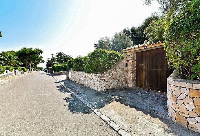 Villa Entrance . - Villa Marta . (Photo Gallery) }}