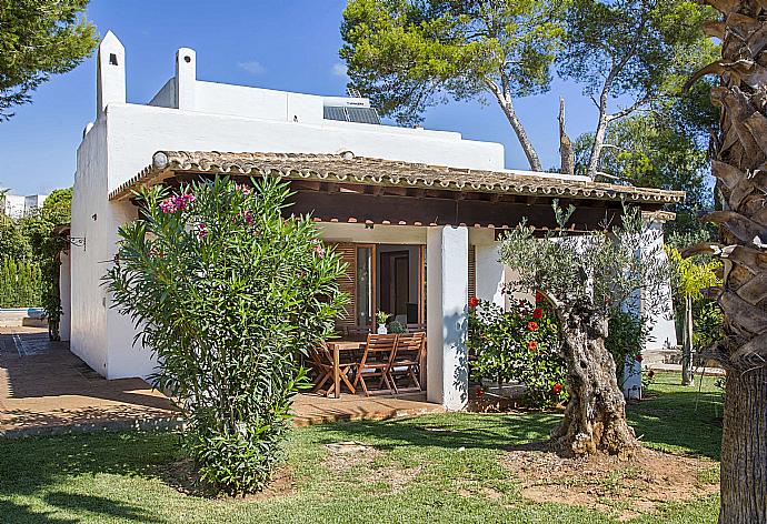 Garden area . - Villa Mumare . (Fotogalerie) }}