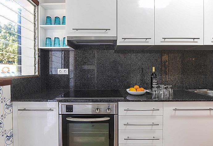 Equipped kitchen . - Villa Mumare . (Photo Gallery) }}