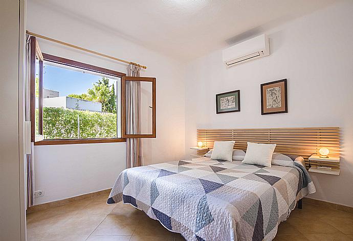 Double bedroom with A/C . - Villa Mumare . (Photo Gallery) }}