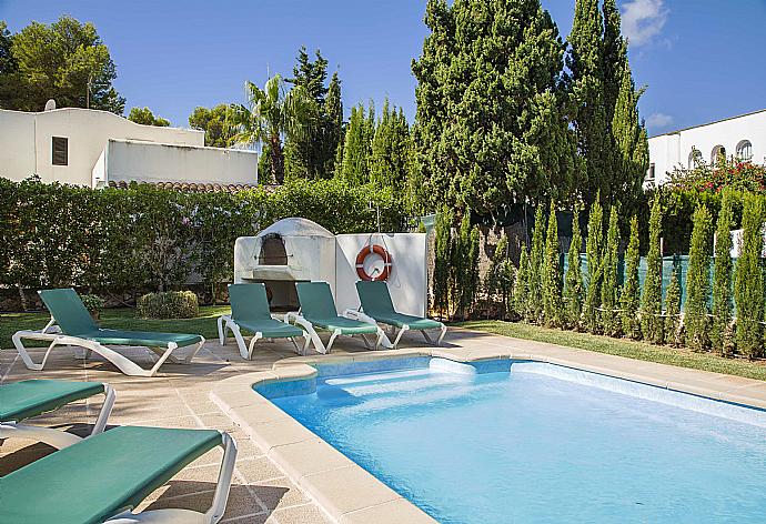 Private pool and terrace . - Villa Mumare . (Galería de imágenes) }}