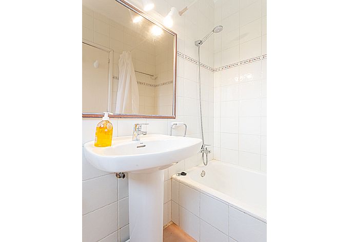 En suite bathroom with bath and shower . - Villa Corb Mari . (Galerie de photos) }}