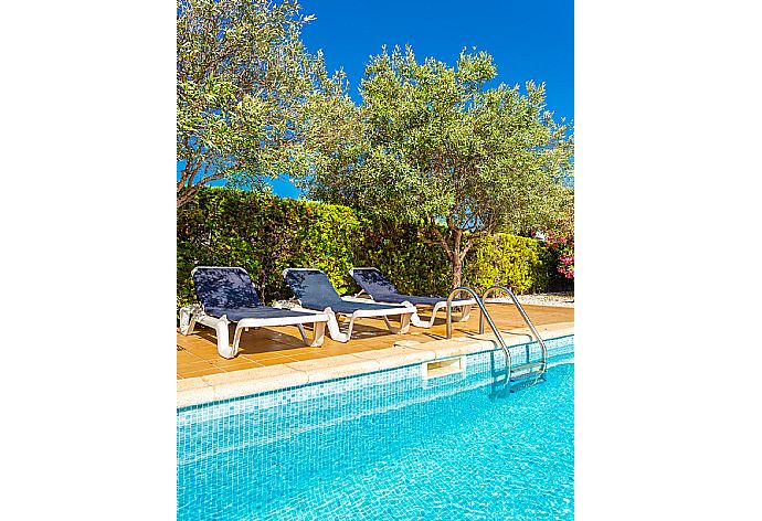 Private pool and terrace . - Villa Corb Mari . (Galerie de photos) }}