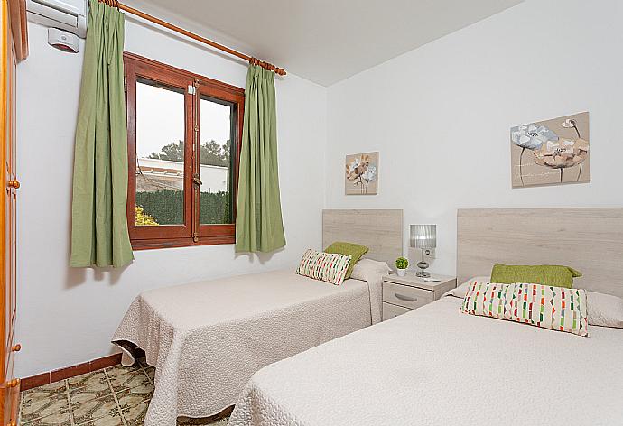 Twin bedroom with A/C . - Villa Can Joan . (Photo Gallery) }}