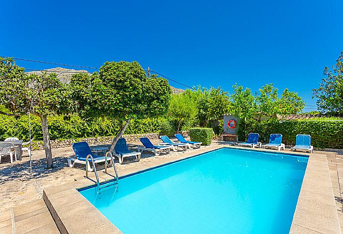 Private pool, terrace, and garden . - Villa La Paz . (Fotogalerie) }}