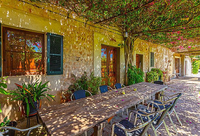 Sheltered terrace area . - Villa La Paz . (Galleria fotografica) }}