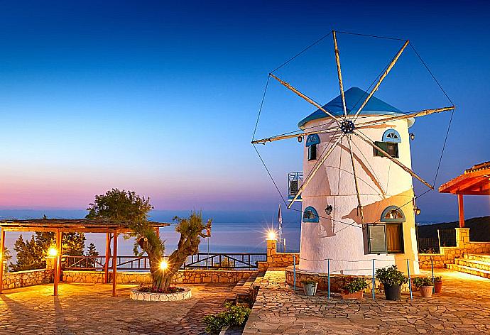Old Windmill in Agios Nikolaos ,Zakynthos  . - Villa Zozel . (Fotogalerie) }}