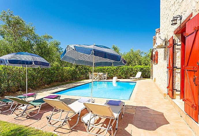Private pool and terrace . - Villa Zozel . (Photo Gallery) }}