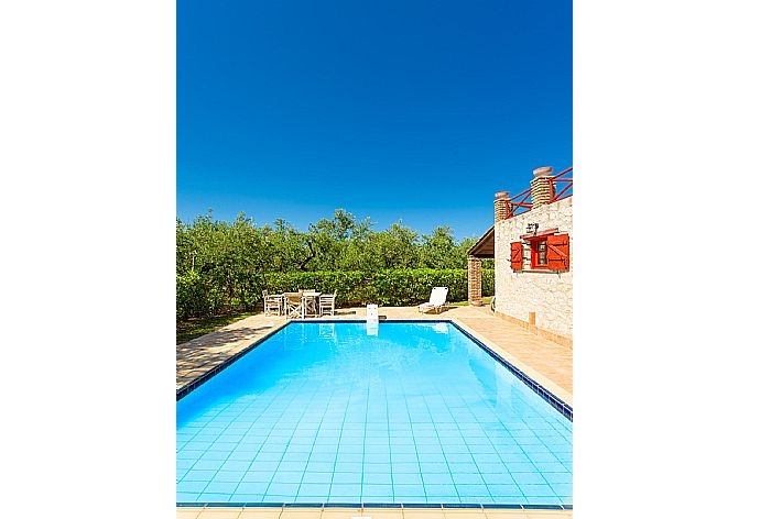 Private pool and terrace . - Villa Zozel . (Галерея фотографий) }}