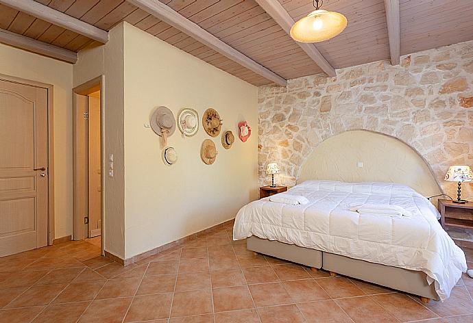Double bedroom with en suite bathroom, A/C, and terrace access . - Villa Zozel . (Photo Gallery) }}