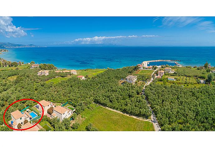 Aerial view showing location of Villa Diony . - Villa Diony . (Galerie de photos) }}