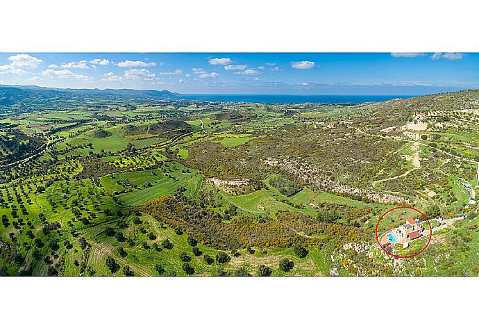 Aerial view showing location of Villa Rallo . - Villa Rallo . (Galerie de photos) }}