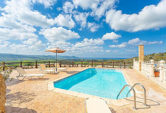 Private pool and terrace with panoramic views of the sea and countryside . - Villa Rallo . (Galerie de photos) }}