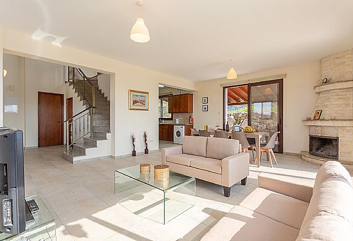 Open-plan living room with sofas, dining area, kitchen, ornamental fireplace, A/C, WiFi internet, satellite TV, DVD player, and pool terrace access . - Villa Rallo . (Galleria fotografica) }}