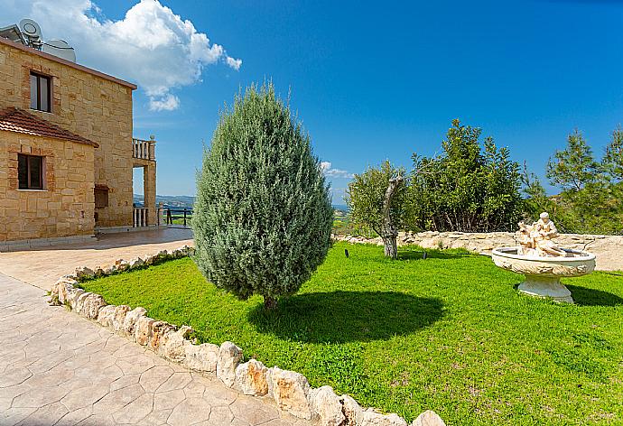 Driveway . - Villa Rallo . (Галерея фотографий) }}