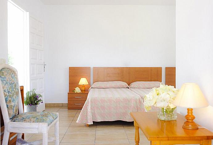 Twin bedroom . - Villa Roca Nova . (Photo Gallery) }}