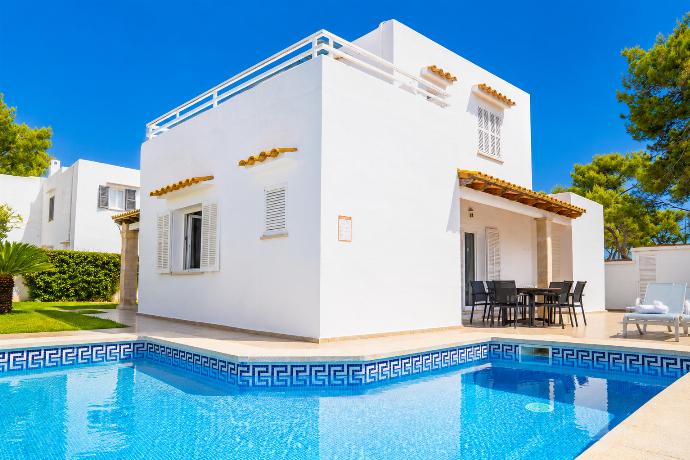 Private pool and terrace . - Villa Roca Nova . (Photo Gallery) }}