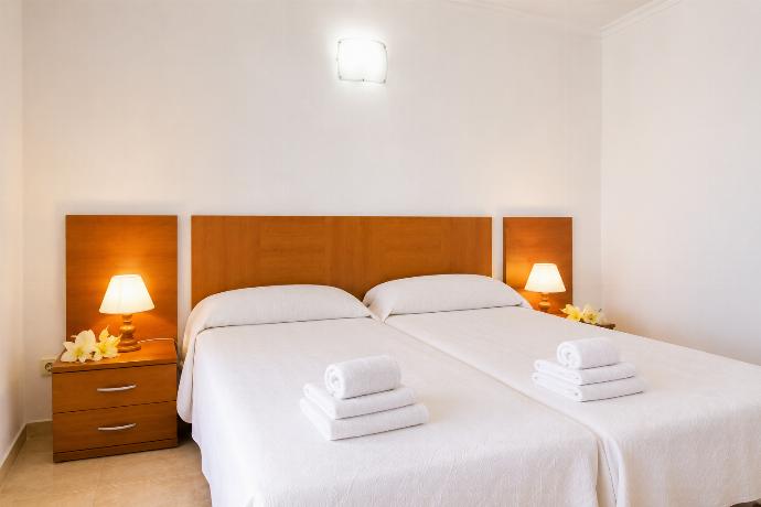 Twin bedroom . - Villa Roca Nova . (Photo Gallery) }}