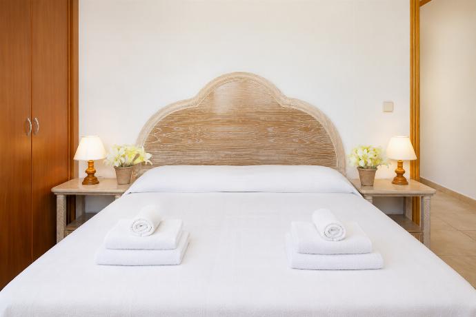 Double bedroom . - Villa Roca Nova . (Photo Gallery) }}