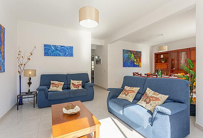 Living room with sofas, dining area, WiFi internet, satellite TV, DVD player, and pool terrace access . - Villa Lumiere . (Галерея фотографий) }}
