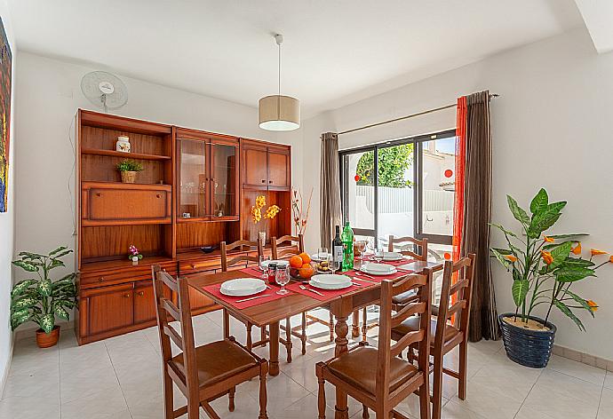 Living room with sofas, dining area, WiFi internet, satellite TV, DVD player, and pool terrace access . - Villa Lumiere . (Galerie de photos) }}