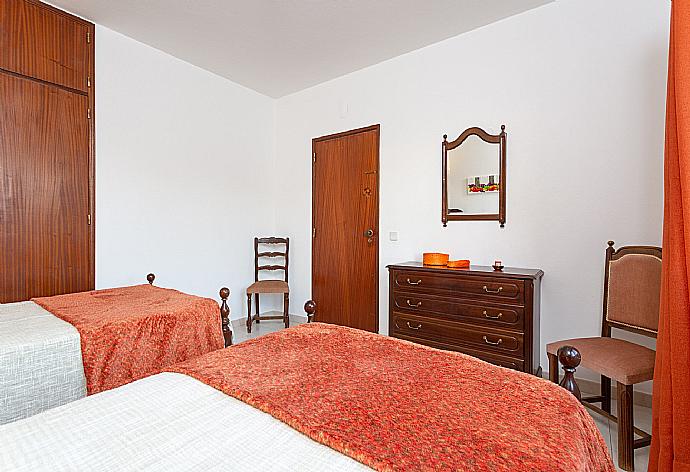 Twin bedroom . - Villa Lumiere . (Photo Gallery) }}