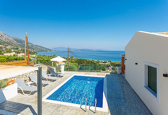 Beautiful villa with private pool and terrace with panoramic sea views . - Akti Barbati Villa Tria . (Galerie de photos) }}