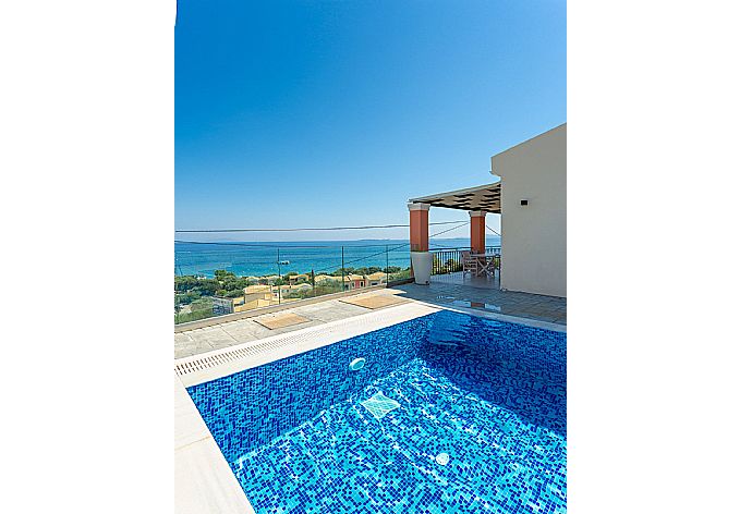 Private pool and terrace with panoramic sea views . - Akti Barbati Villa Tria . (Fotogalerie) }}