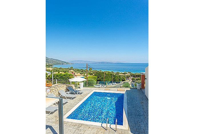 Private pool and terrace with panoramic sea views . - Akti Barbati Villa Tria . (Галерея фотографий) }}
