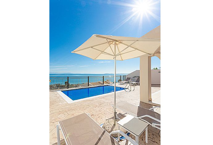 Private pool and terrace with panoramic sea views . - Akti Barbati Villa Ena . (Galerie de photos) }}