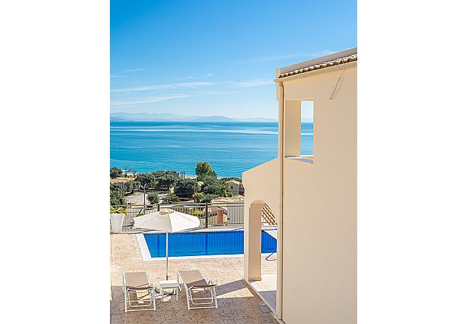 Private pool and terrace with panoramic sea views . - Akti Barbati Villa Ena . (Galleria fotografica) }}