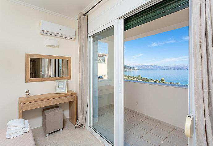 Double bedroom with A/C and balcony access with panoramic sea views . - Akti Barbati Villa Ena . (Galería de imágenes) }}