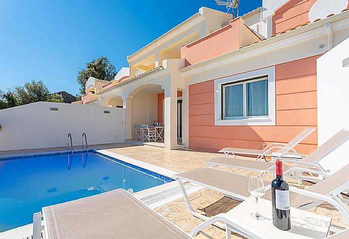 Beautiful villa with private pool and terrace . - Akti Barbati Villa Thio . (Galería de imágenes) }}