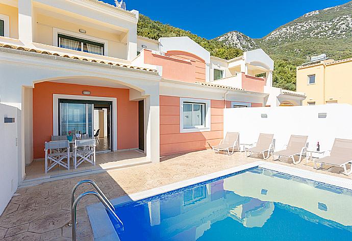 Beautiful villa with private pool and terrace . - Akti Barbati Villa Thio . (Galería de imágenes) }}